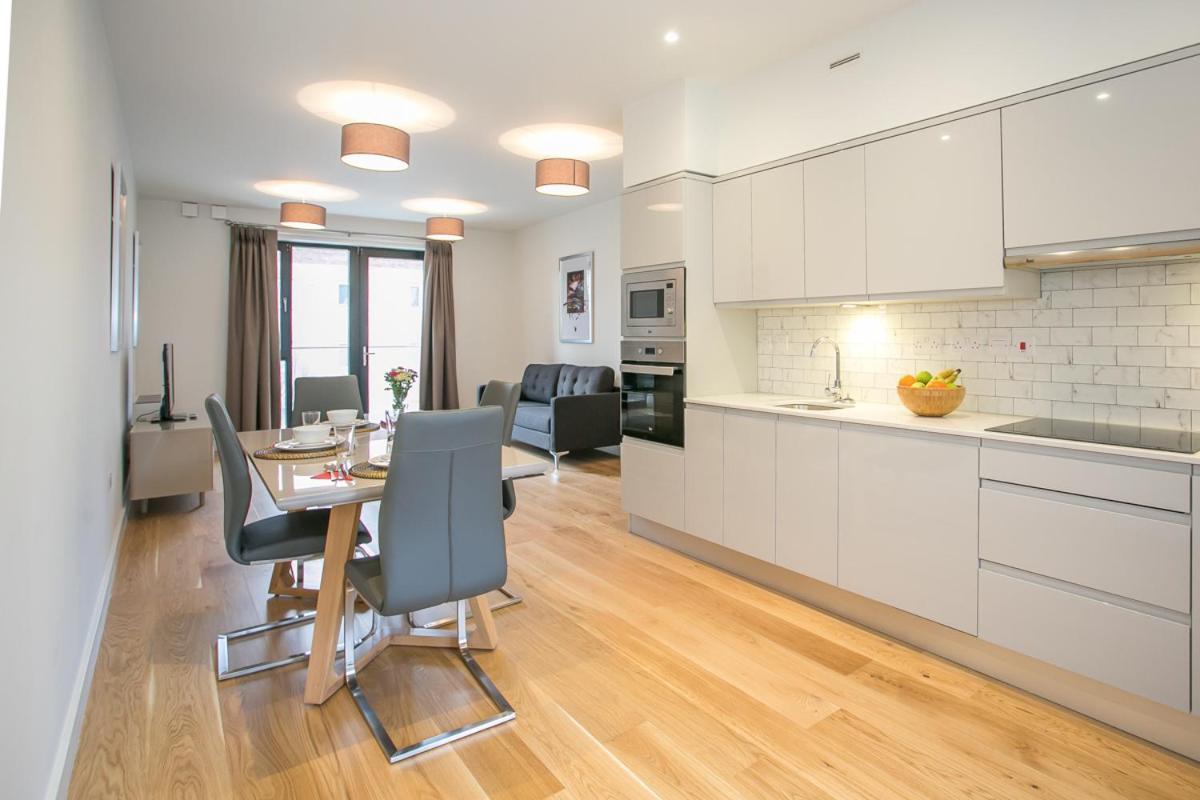 Grand Canal Square Apartments Dublin Exterior photo